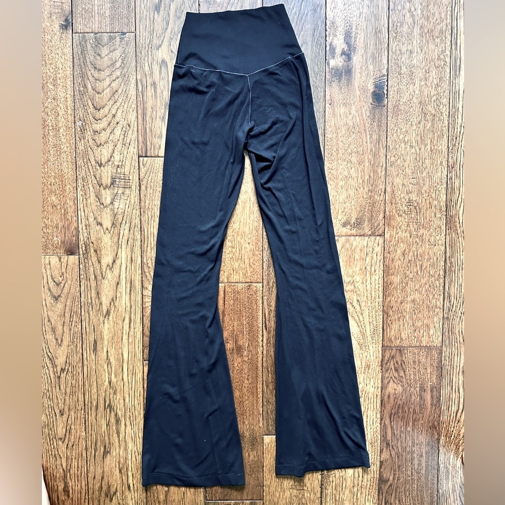 Offline by Aerie Black Crossover Flare Leggings Size XS - Picture 3 of 6